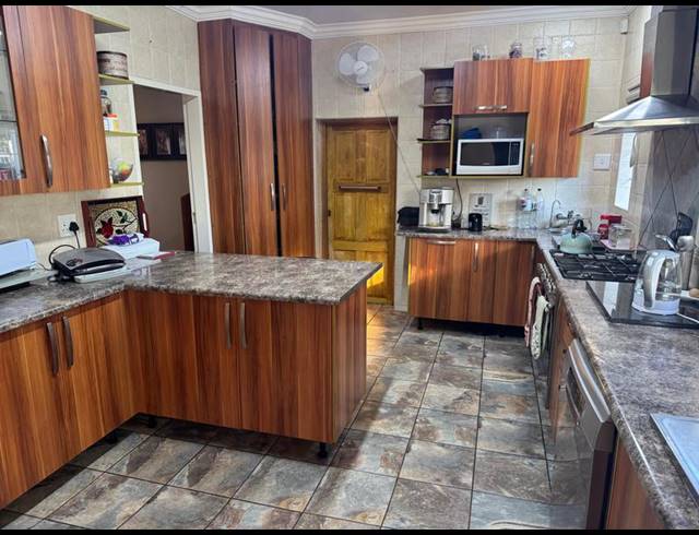 4 BEDROOM HOUSE FOR SALE IN MEYERTON CENTRAL